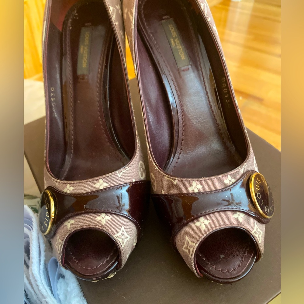 Ladies Louis Vuitton Burgandy Patent and Signature peep toe pumps high heel